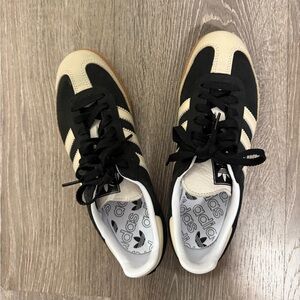 samba og black and off white size 8